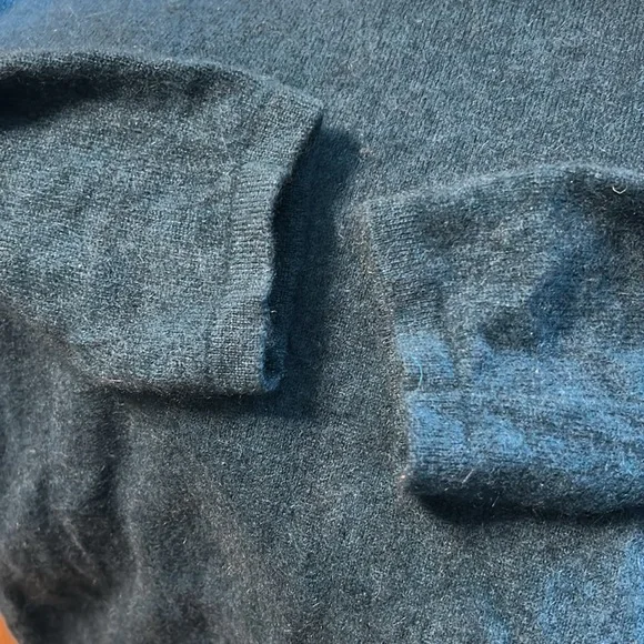 Lord & Taylor 100% cashmere turtleneck sweater, woman’s L fit M - Picture 4 of 4